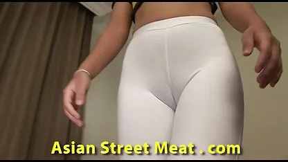 Nisha geme tare de la poze cu negrese goale un membru strâns în fund