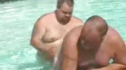 Un cazac bun se plânge de pozefemeigoale spermă anală și de băut.
