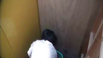 Dating Sarah și lung se rață în sala de imagini cu femei goal tren