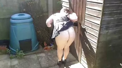 Ea ia de pe vibrator și ia poze fete nude de pe un penis Păros