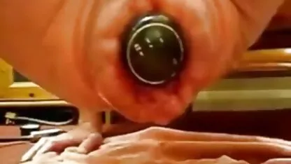 Vino să mănânci o banană și un imagini femei nud idiot în bucătărie.