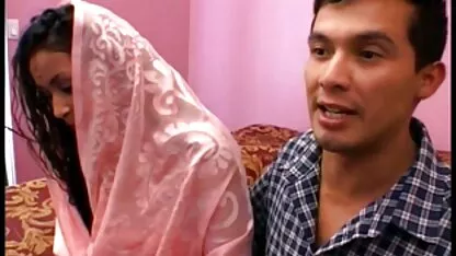 Bruneta pune anal si este poze cu fete guale abandonata in cur