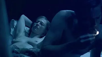 Prietena scarlett bloom și caitlin riley fac o chiftea poze cu fete coale și își freacă măștile.