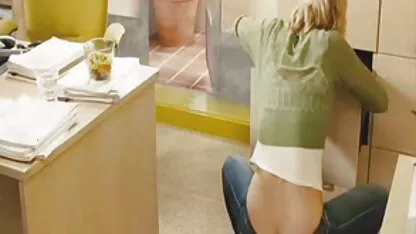 O Bruneta in gradina nu ii este rusine de trupul fete goale imagini ei gol