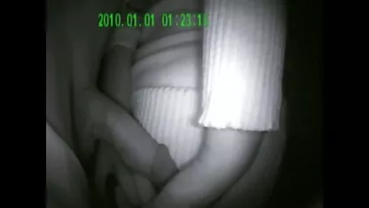 Cei doi bărbați au fost separați de o imagini cu femei dezgolite bunică și de un rezident accesibil, având rață însăși
