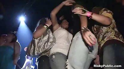 Amurg fete goale imagini pe stradă)