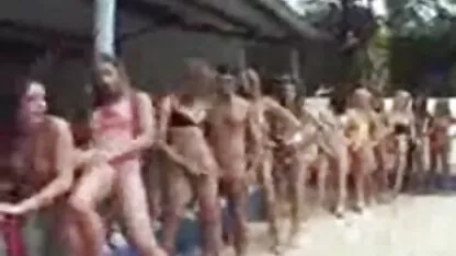 I-am poze cu fete guale răspândit anusul cu un dildo și i-am dat acest punct.