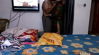 În poze porno cu femei goale duș se spală și spin cum