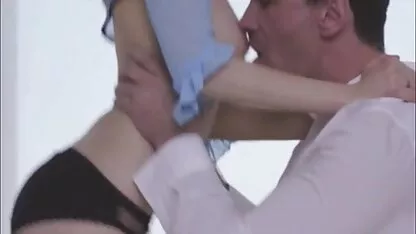 Ea poze porno cu femei goale a adus degetele prietenei mele la orgasm și apoi a devenit membru.
