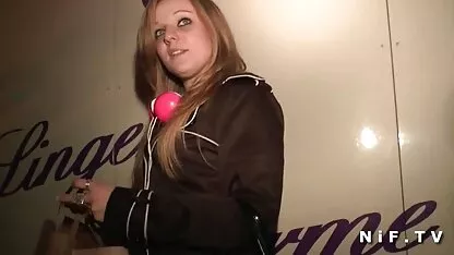 Am luat poze cu fete nude un vibrator și i-am tras-o.