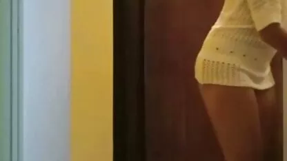 Băiatul tit în fața prietenei poze cu fete goale sale cu aparatul de fotografiat și bunica.
