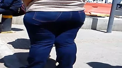 Baieti goi mâncat pe poze goale cu femei plajă