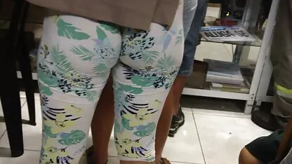 Lesbienele se joacă femei nud poze cu falusul moale.