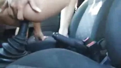 Puiul cumpără poze fete nude un loc de cocoș și zâmbește când este întins