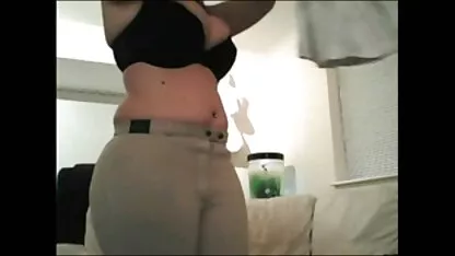 Tanara bruneta in ciorapi pe pat dracului femei goalexxl