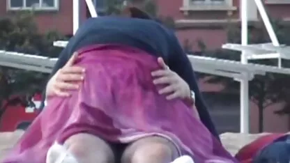 M-am dus la baie și a dat-o prin gaura pentru imagini cu fete nud amândoi.