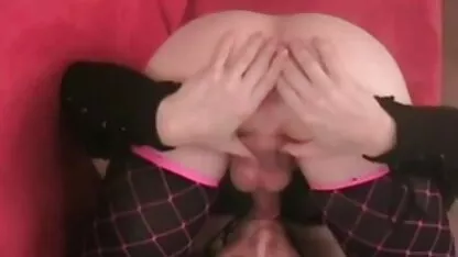 Femeia Dolofană a adus orgasmele alergând poze cu fete g mâna într-o gaură umedă.